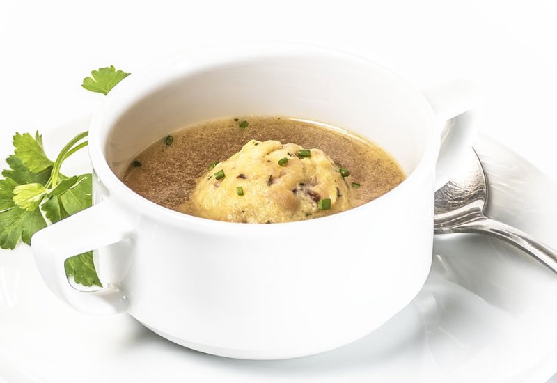 Speckknödel in der Suppe
